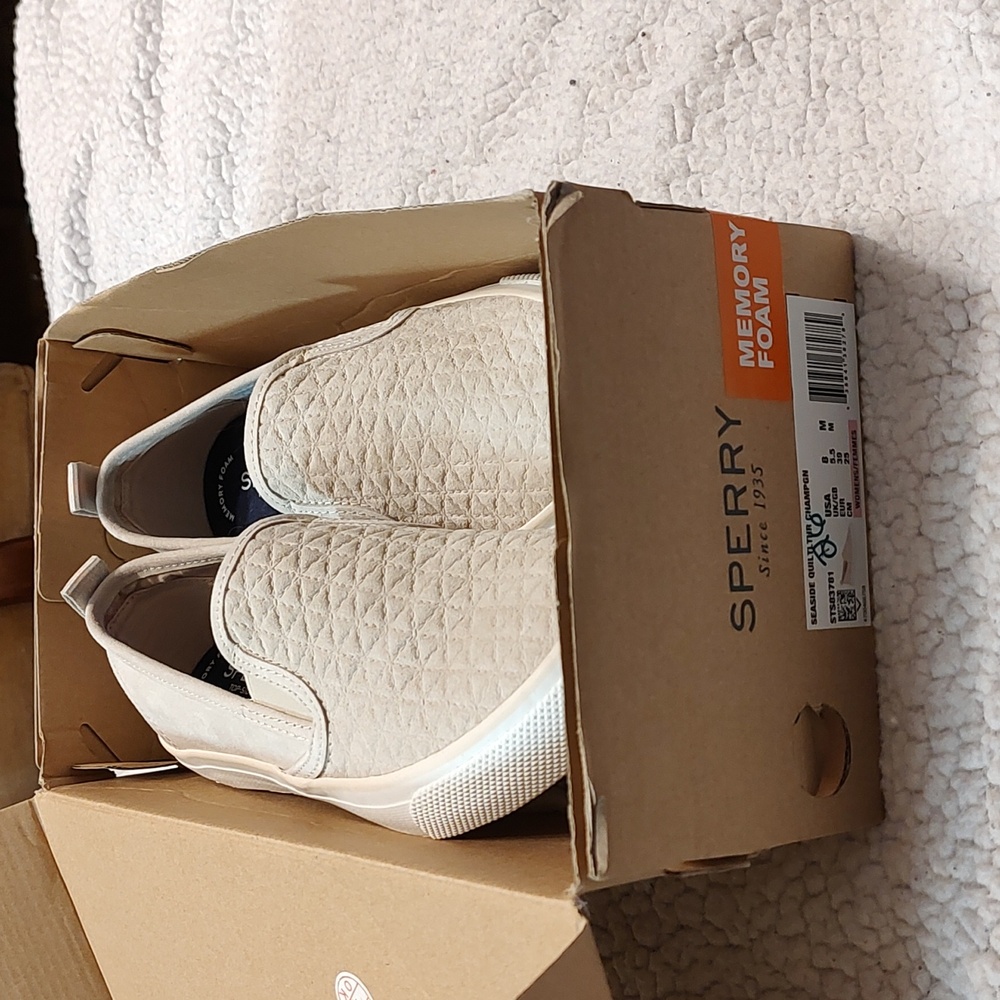 Sperry seaside top-sider 8 M quilted suede leather champagne shoes. NWOT in box.